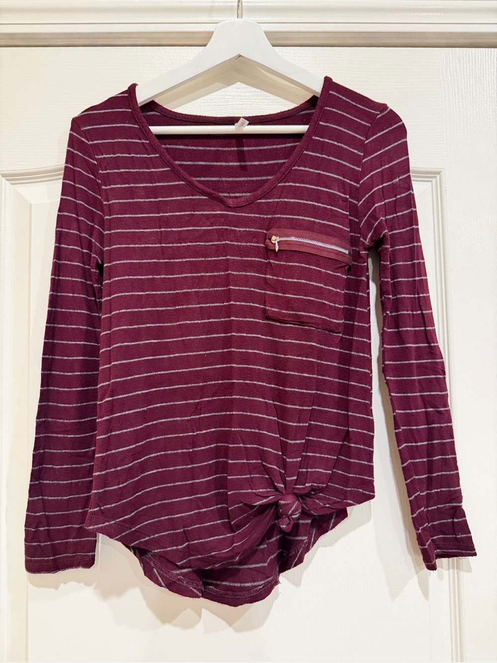Women's Long-Sleeve V-Neck Striped Pocket Top